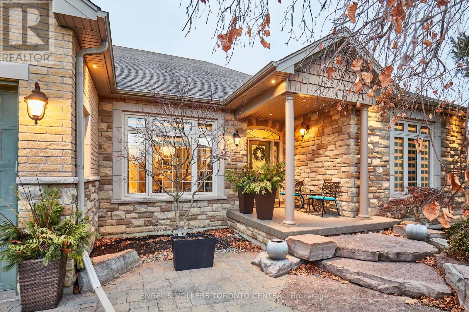 Property Photo:  66 Varcoe Road  ON L1E 1S4