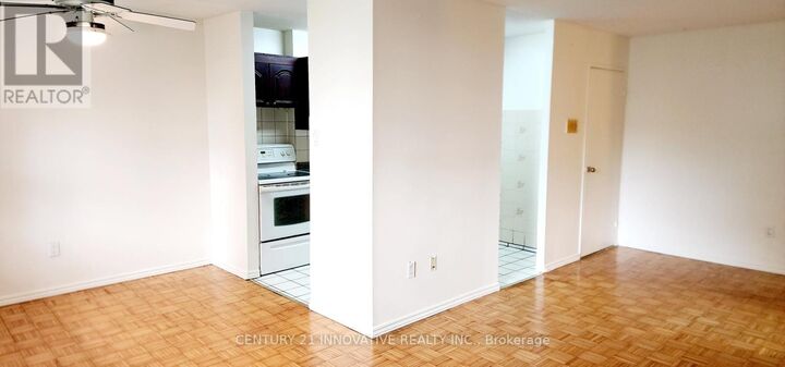 Property Photo:  1950 Kennedy Road 405  ON M1P 4S9 