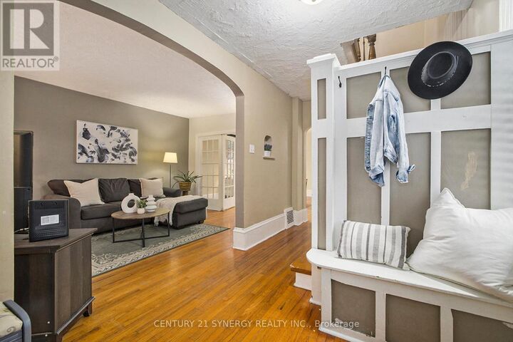 Property Photo:  17 Elmsley Street South  ON K7A 3P1