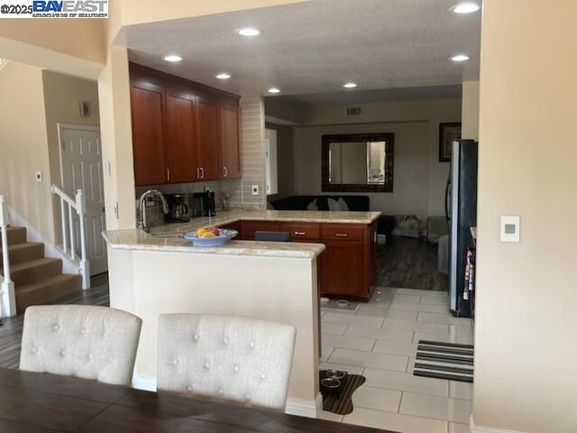 Property Photo:  300 S Eagle Nest Ln  CA 94506