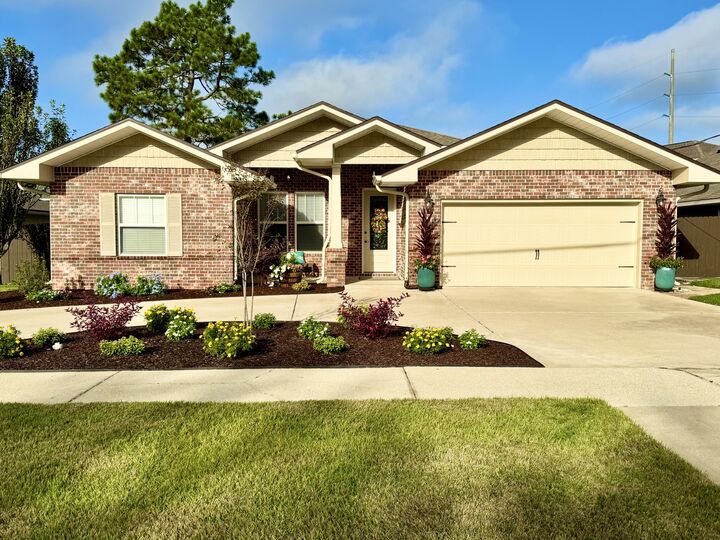 Property Photo:  114 NW Jonquil Avenue  FL 32548