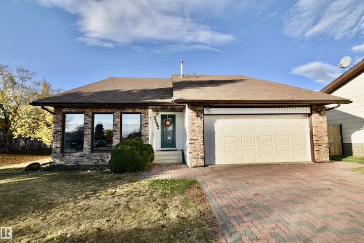 Photo de la propriété:  5202 55A Street  AB T0A 3A1 