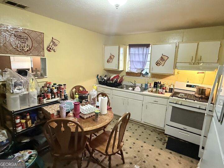 Property Photo:  618 S Harlem Circle  GA 30241 