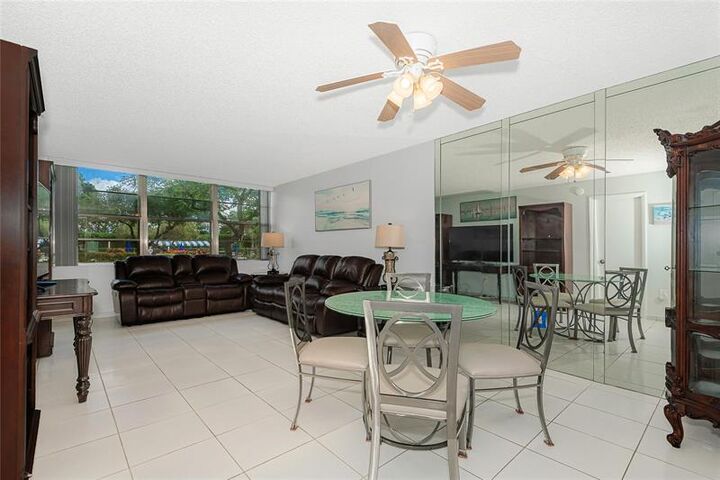 Property Photo:  1300 Saint Charles Pl # L20 Pembroke Pines L20  FL 33026