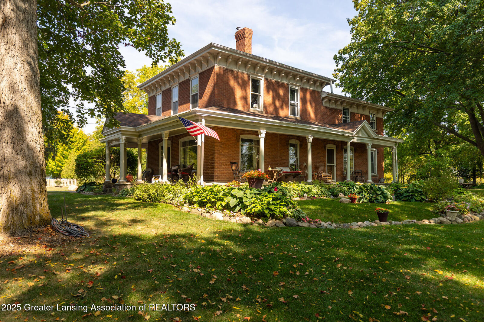 Property Photo:  938 N Cochran Avenue  MI 48813 