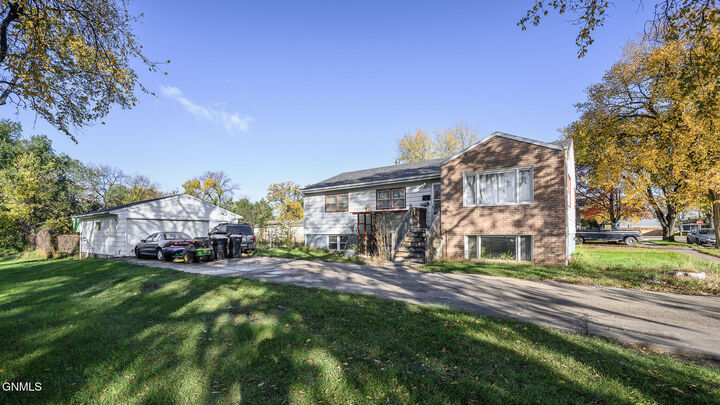 416 S 18th Street S  Bismarck ND 58504 photo