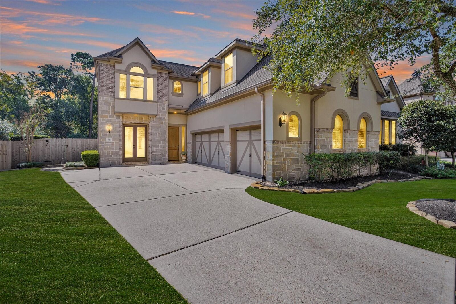 Property Photo: 110 S Knights Crossing Drive TX 77382