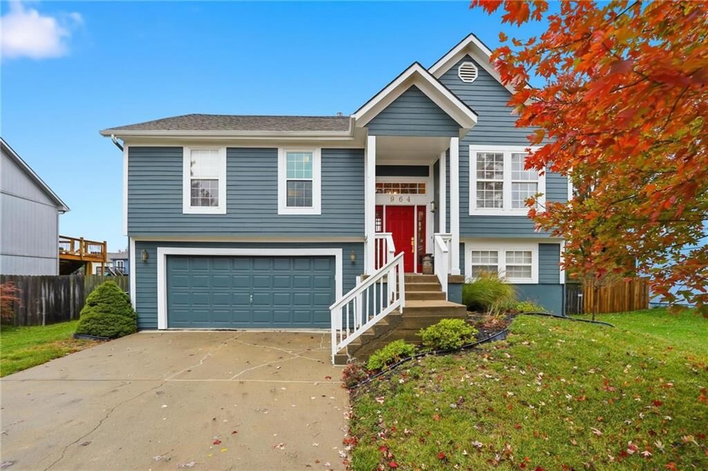 Property Photo:  964 E Cottage Creek Drive  KS 66030