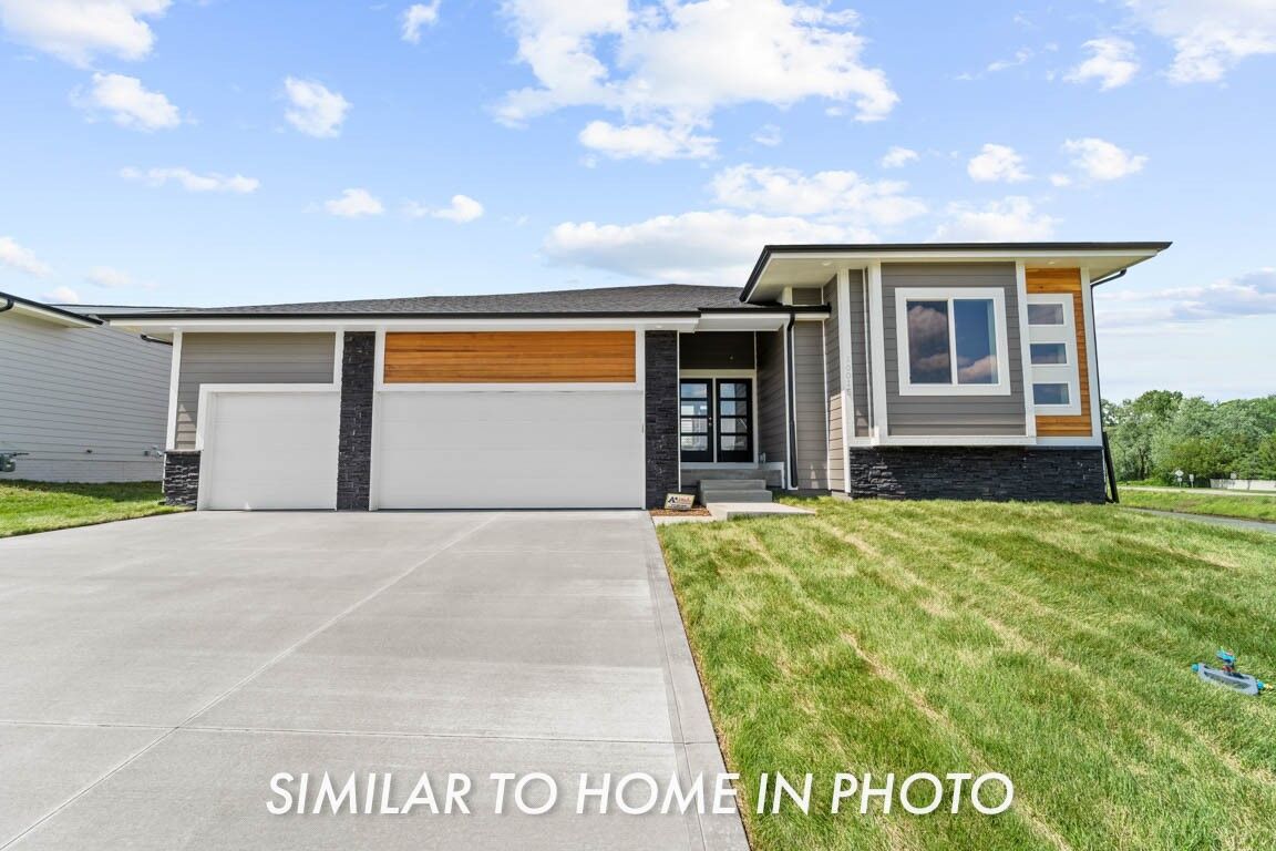 Property Photo:  5110 Greene Street  IA 50014