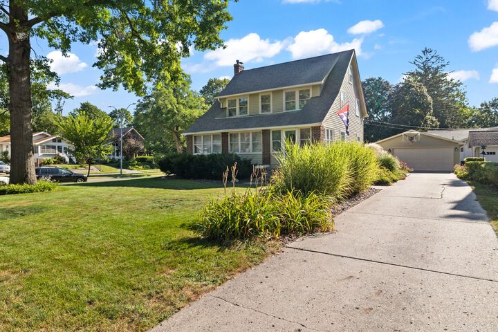 Property Photo: 1021 45th Street IA 50311