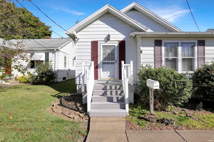 Property Photo:  2519 N Heidelbach Avenue  IN 47711