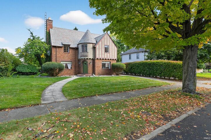 Property Photo:  1123 E Eckman Street  IN 46614-1405