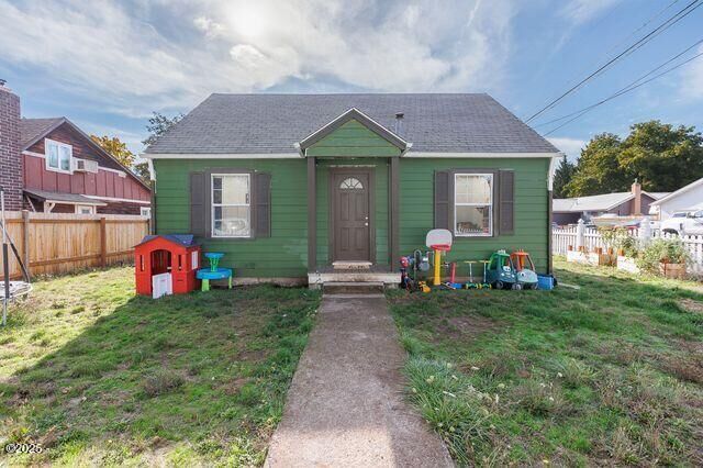 Property Photo: 2303 Long Street OR 97386
