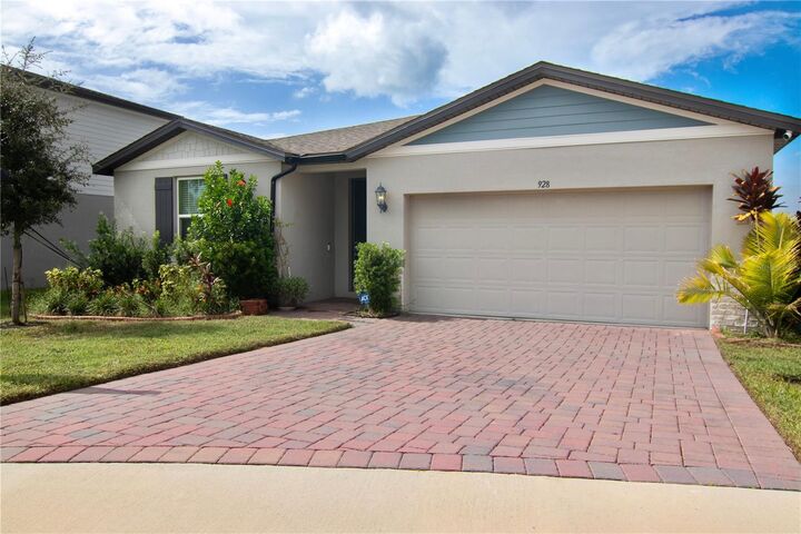 Property Photo:  928 Cambridge Drive  FL 33881
