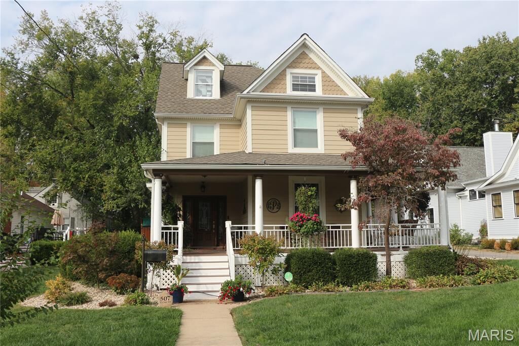 Property Photo:  507 N Clay Avenue  MO 63122