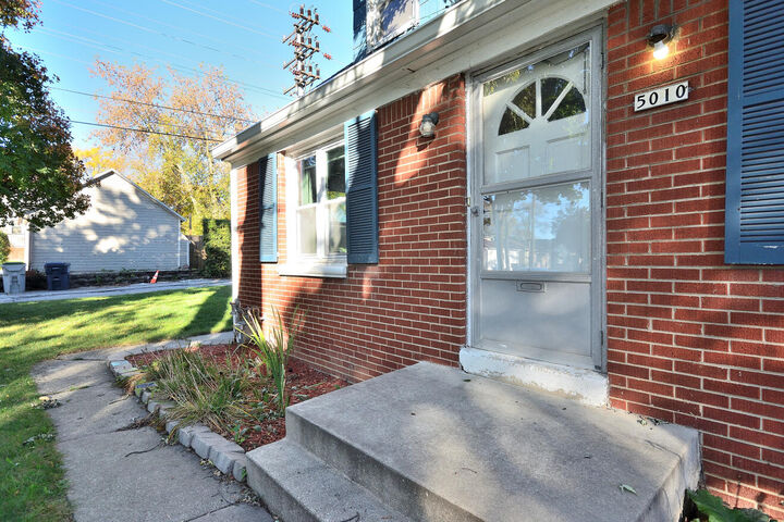 Property Photo:  5010 W Euclid Ave  WI 53219