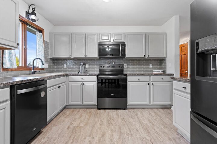 Property Photo:  113 Kerri Ann Ct  WI 53027