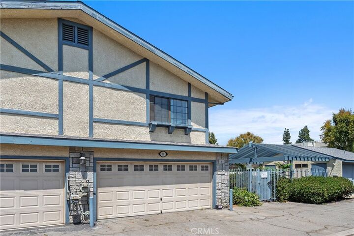 Property Photo:  18435 Keswick 10  CA 91335