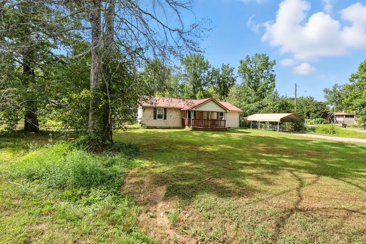 Property Photo:  412 Buckeye Ln  TN 37042