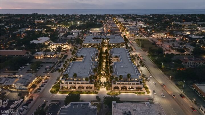 Property Photo: 975 6th Avenue S 202 FL 34102