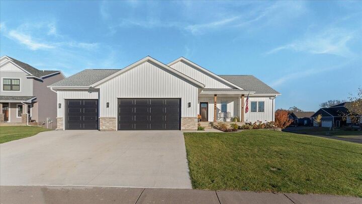 Property Photo:  4940 River Oaks Road  MN 55373 