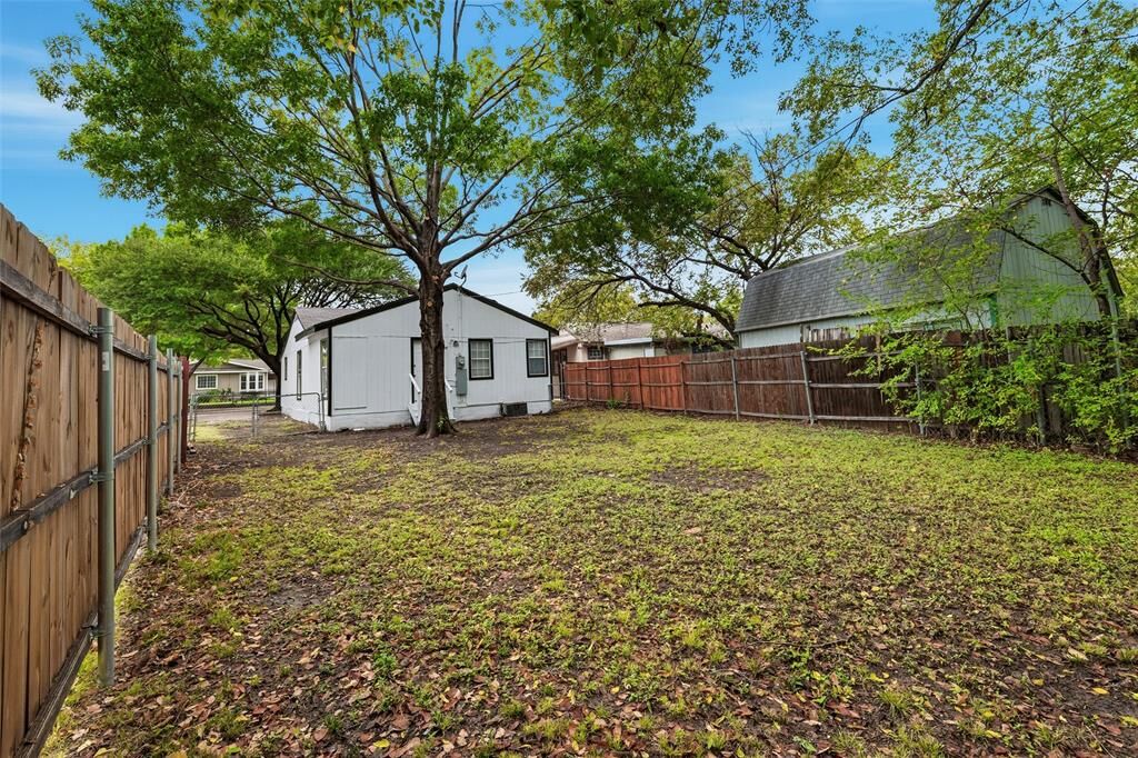 Property Photo: 1110 17th Street TX 75050