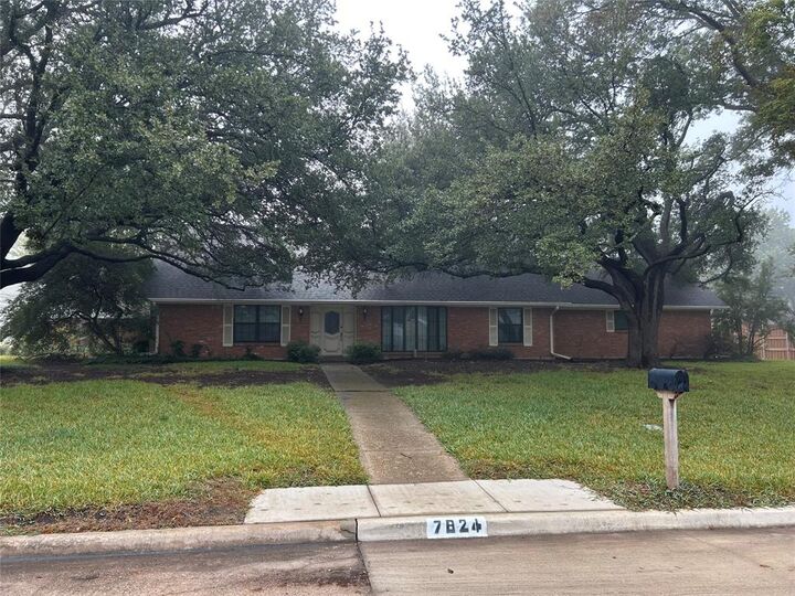 Photo de la propriété:  7824 Woodstone Lane  TX 75248