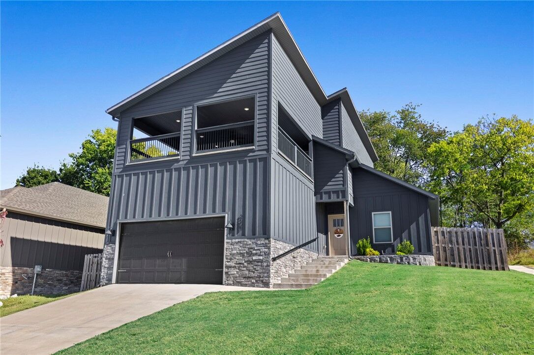 Property Photo: 2608 N Justin Drive AR 72704