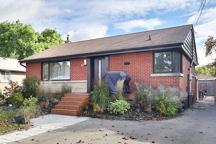 Property Photo:  47 Castlefield Drive Upper  ON L8T 3R1 