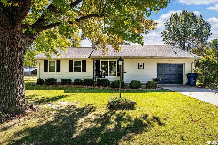 1514 E Cleveland Street  West Frankfort IL 62896 photo