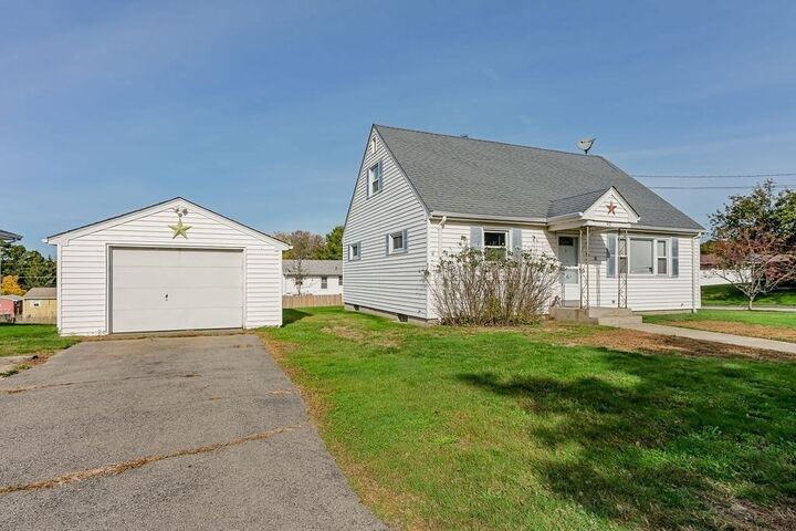 Property Photo:  92 Brackett Ave  RI 02878