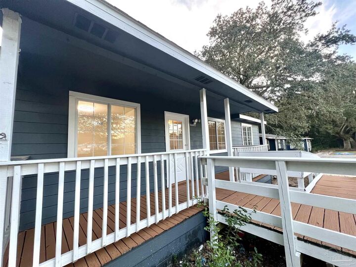 Property Photo: 5796 Washington St FL 32570