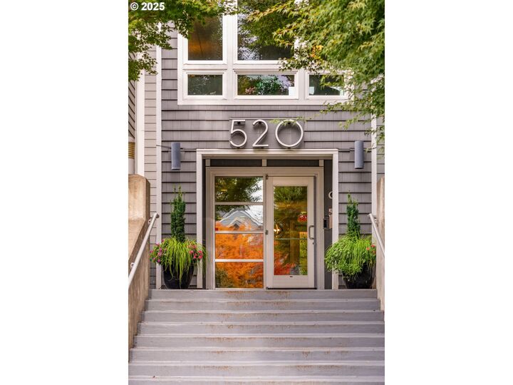 Property Photo: 520 SE Columbia River Dr 212 WA 98661