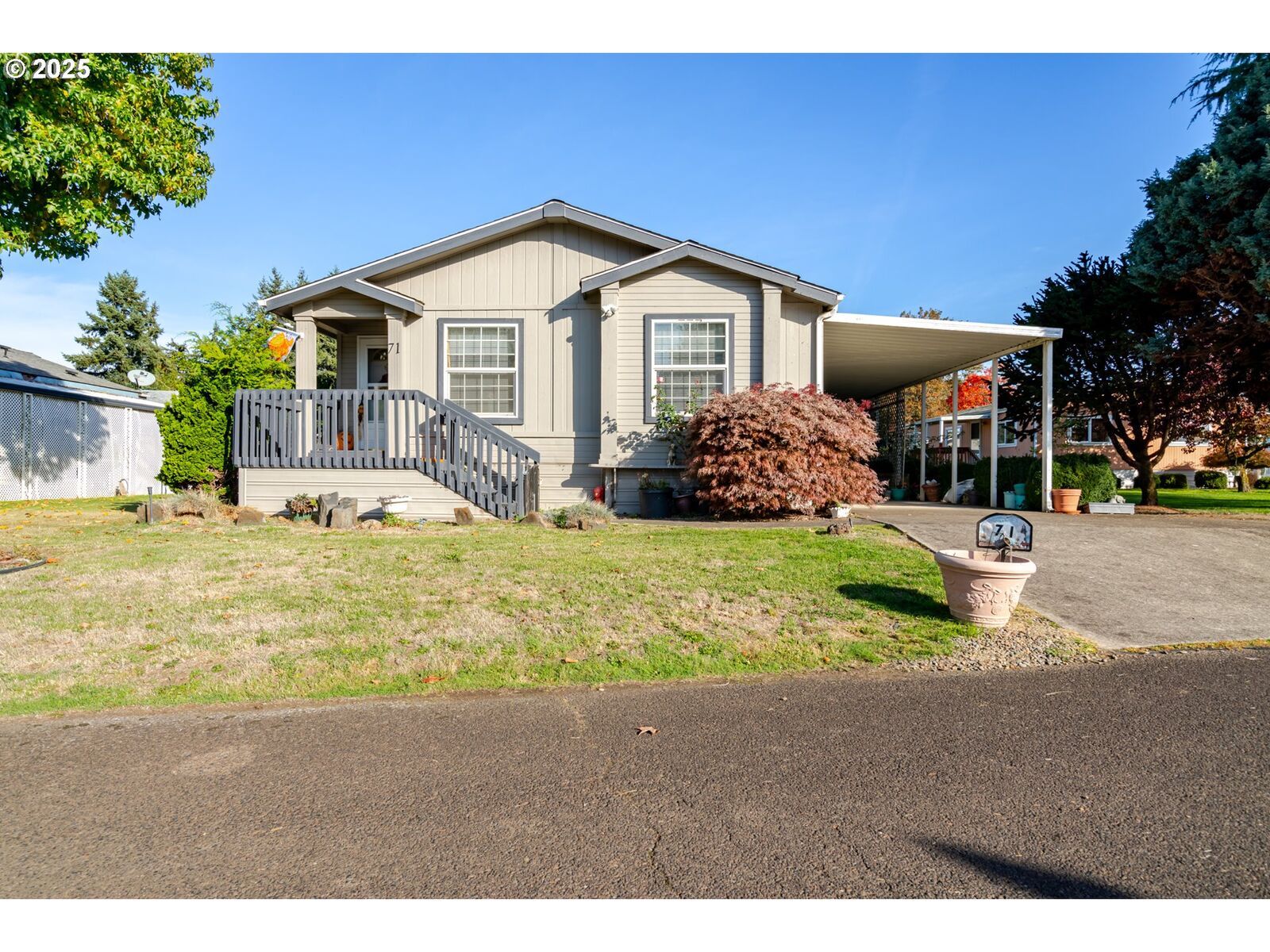 Property Photo: 38129 Weirich Dr OR 97355