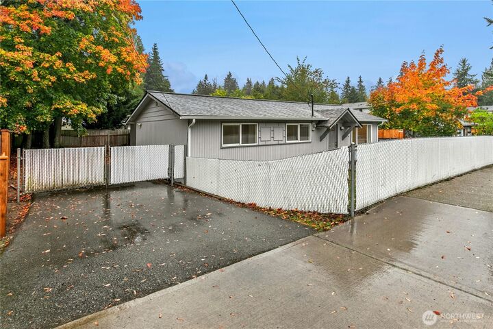 Property Photo:  15914  52nd Avenue W  WA 98026