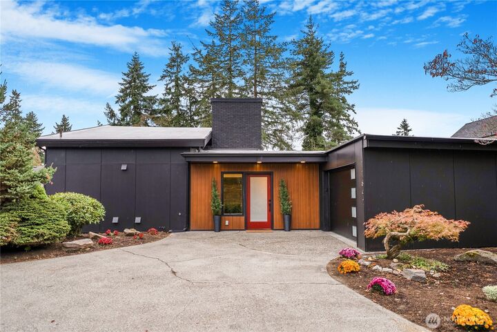 Property Photo:  11647  Beacon Avenue S 1  WA 98178