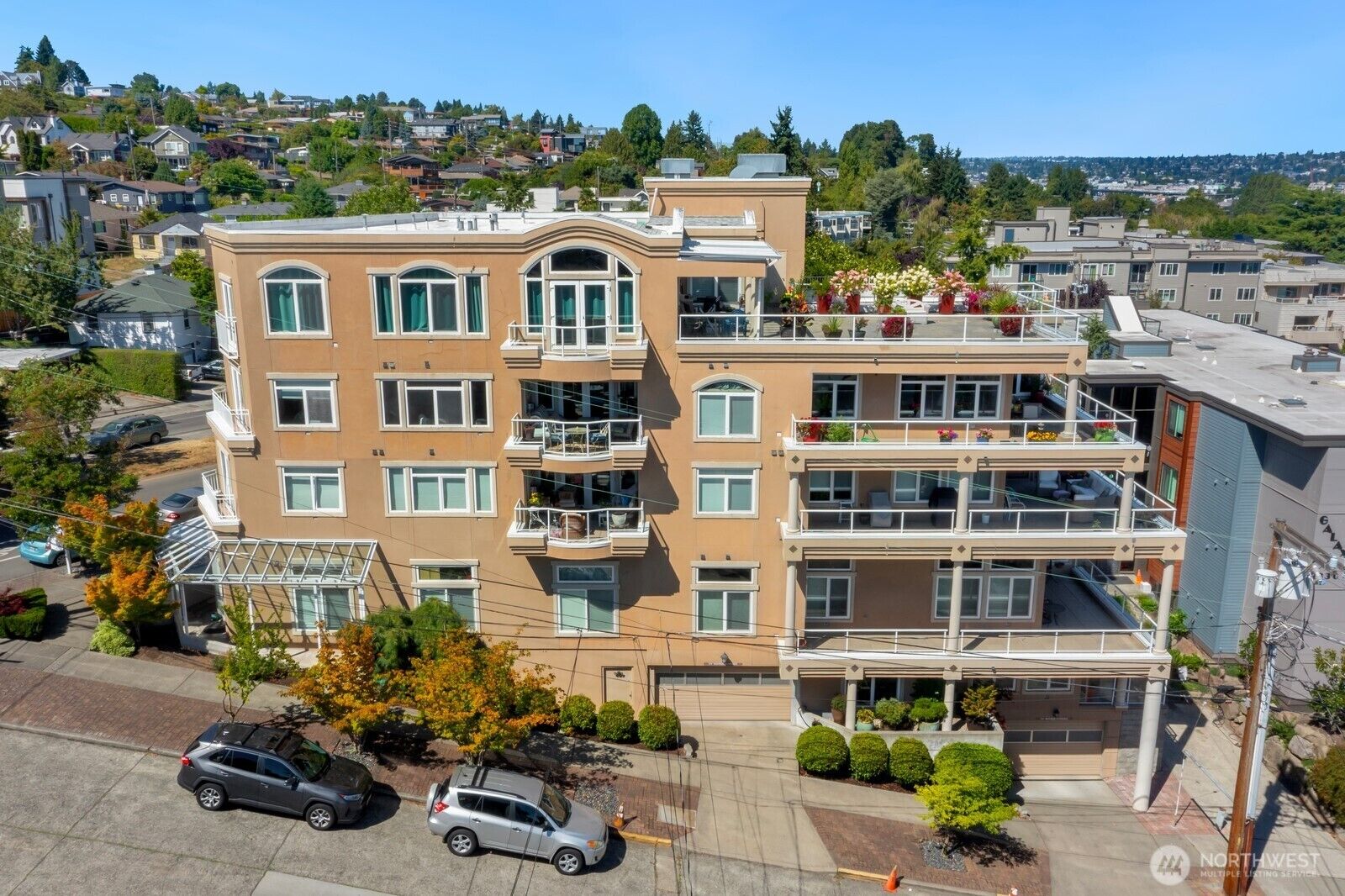 Property Photo:  2100  Thorndyke Avenue W 101  WA 98199