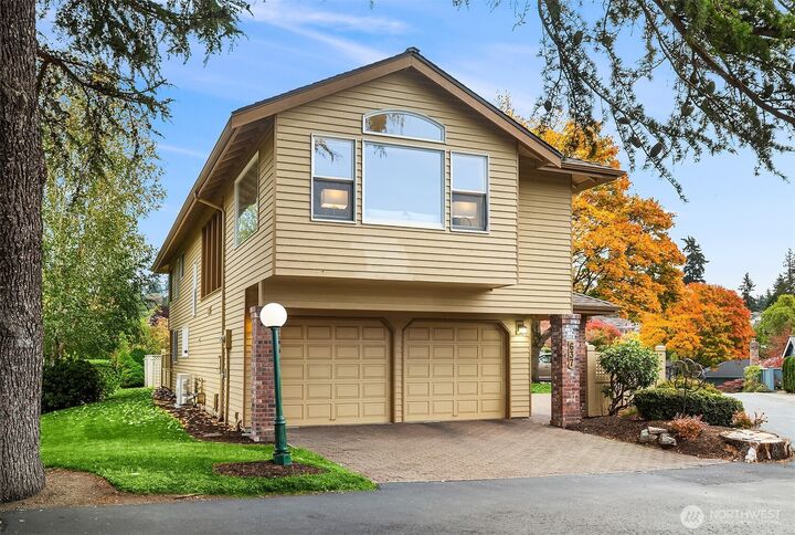 Property Photo:  637  Elm Place  WA 98020