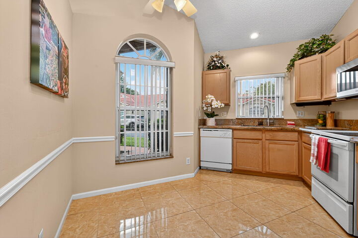 Property Photo:  2739 Quaking Leaf Lane  FL 33436