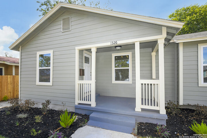 Property Photo:  1326 W Lynwood  TX 78201 