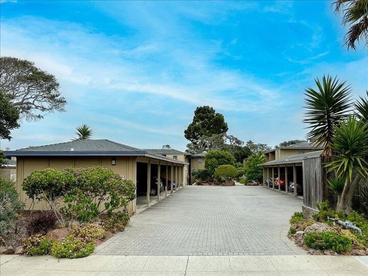 Property Photo:  451 Dela Vina Avenue 405  CA 93940