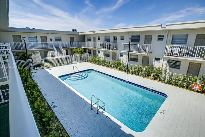 Property Photo:  1720 Cleveland St 203W  FL 33020