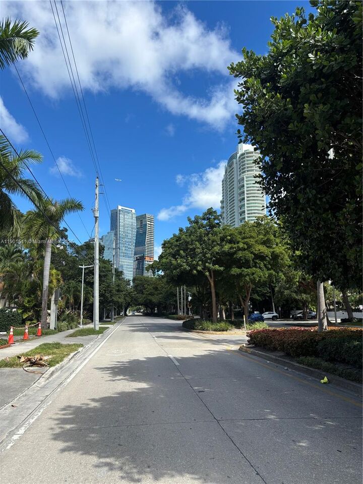 Property Photo:  1918 Brickell Ave 101  FL 33129