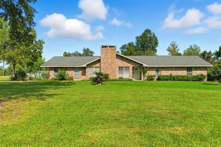 Property Photo: 3022 E Tank Farm Road E LA 70607