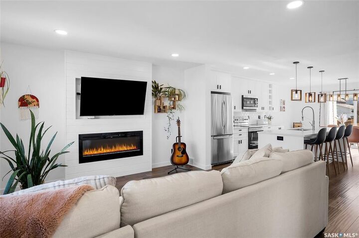 Property Photo:  668 Feheregyhazi Boulevard  SK S7W 1C4