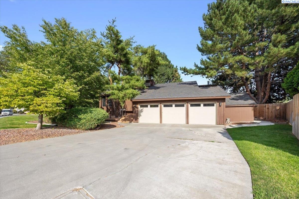 Property Photo:  2406 Greenbrook Blvd.  WA 99352