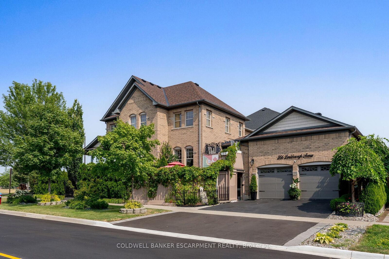 Property Photo:  256 Landsborough Avenue  ON L9T 0T4 