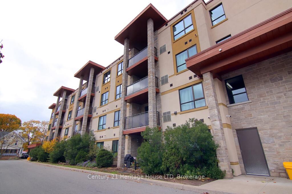 Property Photo: 26 Wellington Street 404 ON L2R 5P8