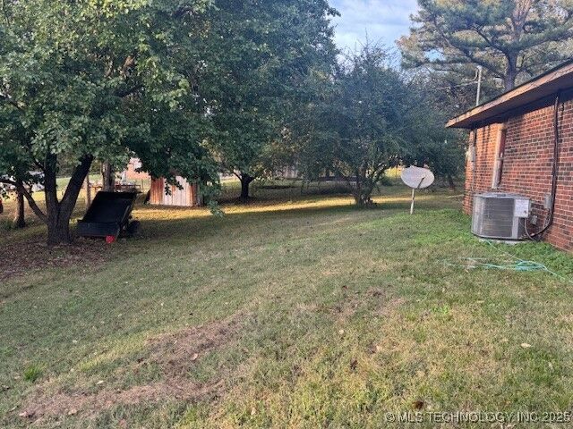 Property Photo:  503 S Bonham  OK 74962