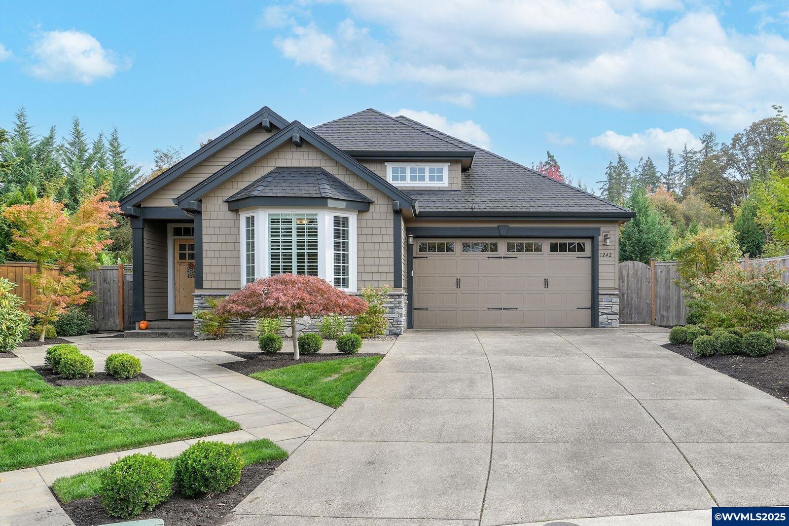 Property Photo: 1242 Goldcrest Av NW OR 97304